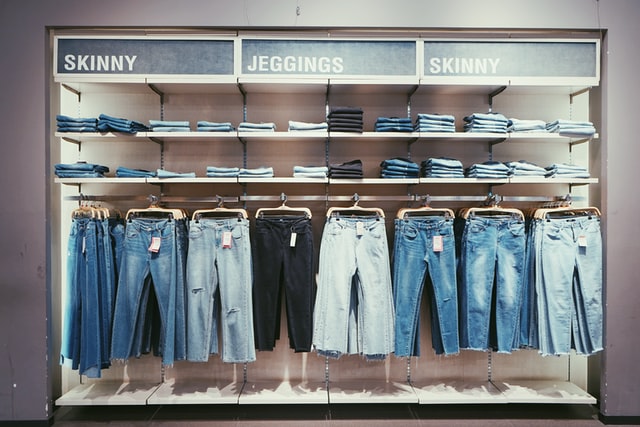 Celana Jeans Pria, Panduan Memilih dan Referensi Brand Terbaik!